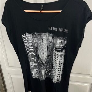 Amisu Black New York Graphic Tee